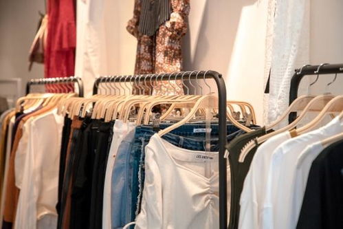 開服裝店，如何巧妙應(yīng)對(duì)顧客對(duì)價(jià)格的質(zhì)疑